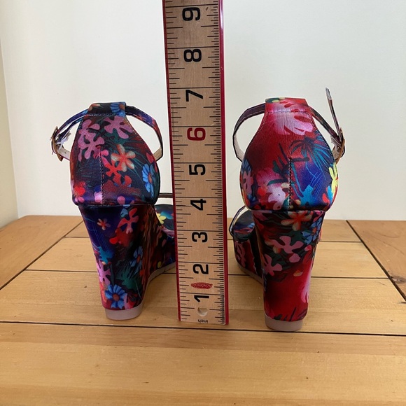 Colorful Floral Satin Platform Wedge Heel Shoes with Ankle Strap - Picture 4 of 6
